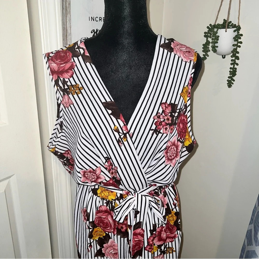 Boutique New Plus Size floral Romper - Picture 9 of 12